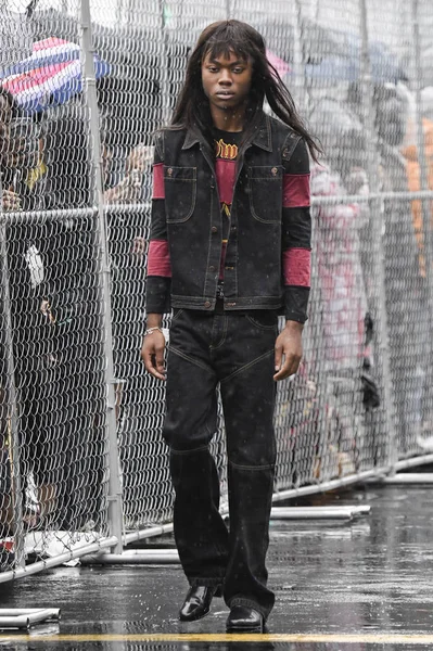 New York September Model Walks Runway Telfar Spring Summer 2019 — Stock Photo, Image