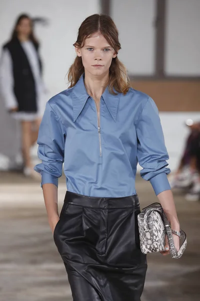 New York September Model Walks Runway Tibi Spring 2019 Fashion — Stock Photo, Image