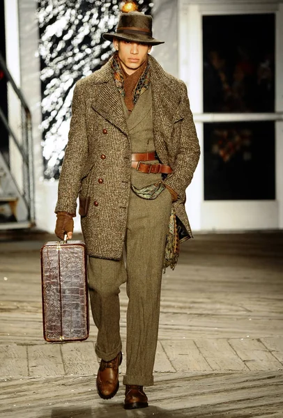 New York February Model Walks Runway Wearing Joseph Abboud Fall — Stock Photo, Image