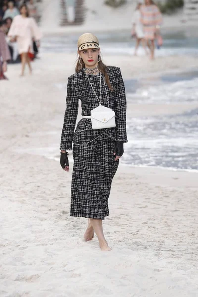 Paris Frankreich Oktober Ein Model Läuft Während Der Chanel Show — Stockfoto