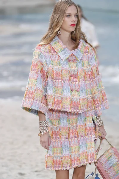 Paris França Outubro Modelo Caminha Pista Durante Desfile Chanel Como — Fotografia de Stock