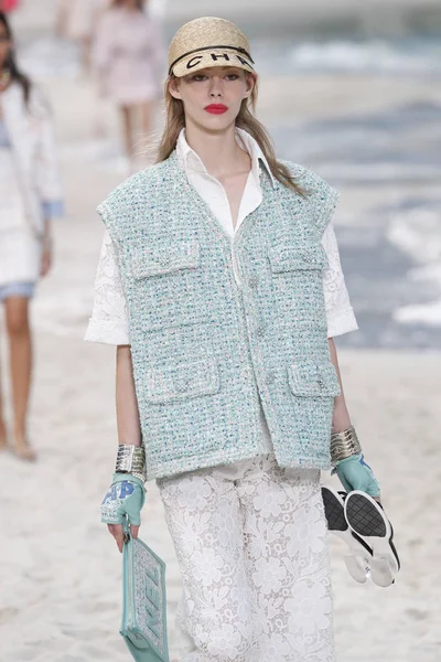 Paris Frankrijk Oktober Een Model Loopt Baan Tijdens Chanel Show — Stockfoto