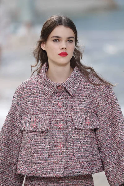 Paris France October Model Walks Runway Chanel Show Part Paris — Stock Photo, Image