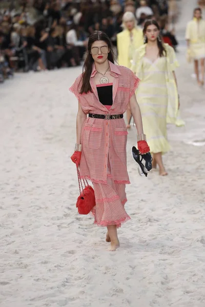 Paris France October Model Walks Runway Chanel Show Part Paris — Stock Photo, Image