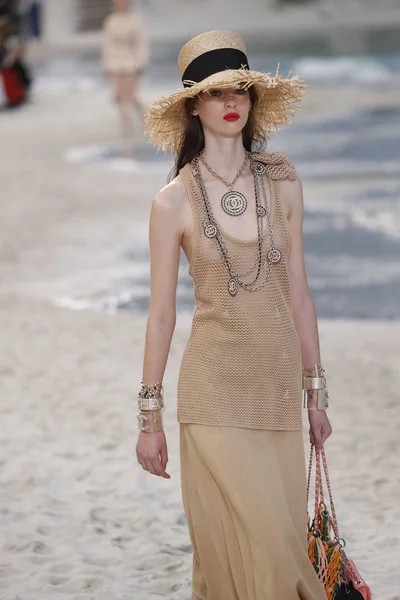 Paris Frankreich Oktober Ein Model Läuft Während Der Chanel Show — Stockfoto