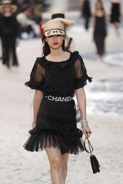 Париж Франция Октября Модель Ходит Подиуму Время Шоу Chanel Рамках — стоковое фото