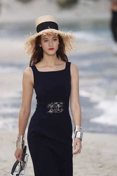 Paris Frankreich Oktober Ein Model Läuft Während Der Chanel Show — Stockfoto