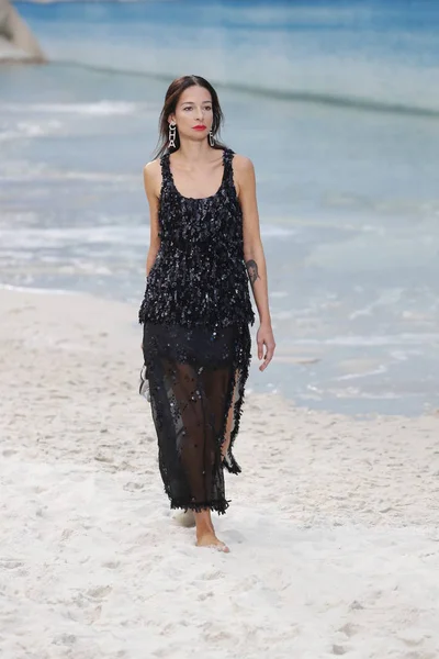 Paris Frankreich Oktober Ein Model Läuft Während Der Chanel Show — Stockfoto