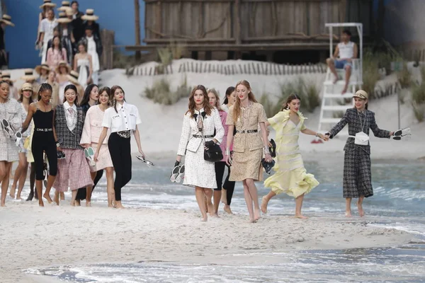 Paris France October Models Walk Runway Finale Chanel Show Part — Stock Photo, Image