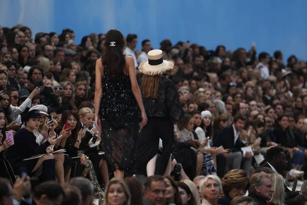 Paris France October Model Walks Runway Chanel Show Part Paris — Stock Photo, Image