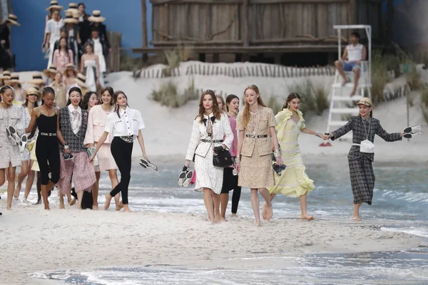 Paris France October Models Walk Runway Finale Chanel Show Part — Stock Photo, Image