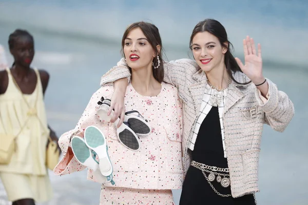 París Francia Octubre Las Modelos Caminan Por Final Pasarela Durante — Foto de Stock