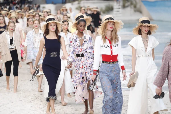 Paris Frankreich Oktober Models Laufen Während Der Chanel Show Rahmen — Stockfoto