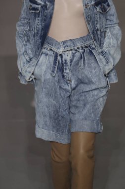 Paris, Fransa - 28 Eylül: Manken pist Balmain gösterisi sırasında Paris moda hafta kadın giyim ilkbahar/yaz 2019 kapsamında 28 Eylül 2018 Paris, Fransa'da yürür.