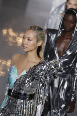 Paris, Fransa - 28 Eylül: Modelleri pist finale Balmain gösterisi sırasında Paris moda hafta kadın giyim ilkbahar/yaz 2019 kapsamında 28 Eylül 2018 Paris, Fransa'da walk on.