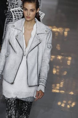 Paris, Fransa - 28 Eylül: Modelleri pist finale Balmain gösterisi sırasında Paris moda hafta kadın giyim ilkbahar/yaz 2019 kapsamında 28 Eylül 2018 Paris, Fransa'da walk on.