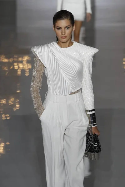 Paris France September Ein Model Läuft Während Der Balmain Show — Stockfoto