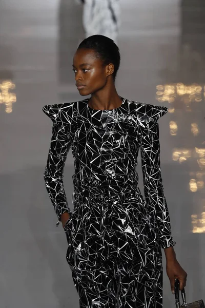 Paris France September Model Walks Runway Balmain Show Part Paris — Stock Photo, Image