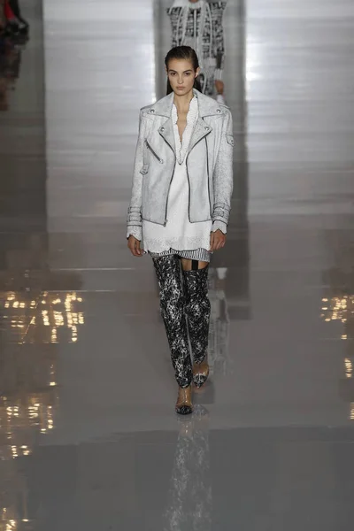 Paris France September Model Walks Runway Balmain Show Part Paris — Stock Photo, Image