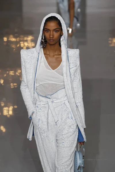 Paris França Setembro Modelo Caminha Pista Durante Desfile Balmain Como — Fotografia de Stock