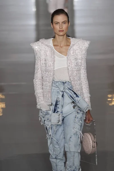 Paris França Setembro Modelo Caminha Pista Durante Desfile Balmain Como — Fotografia de Stock