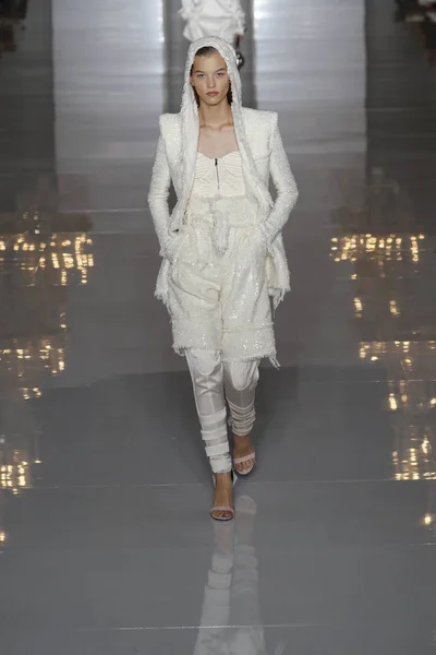 Paris Frankrike September Modell Går Banan Balmain Show Som Del — Stockfoto