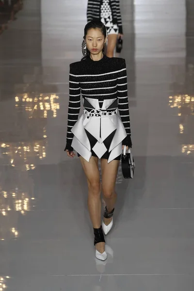 Paris France September Model Walks Runway Balmain Show Part Paris — Stock Photo, Image