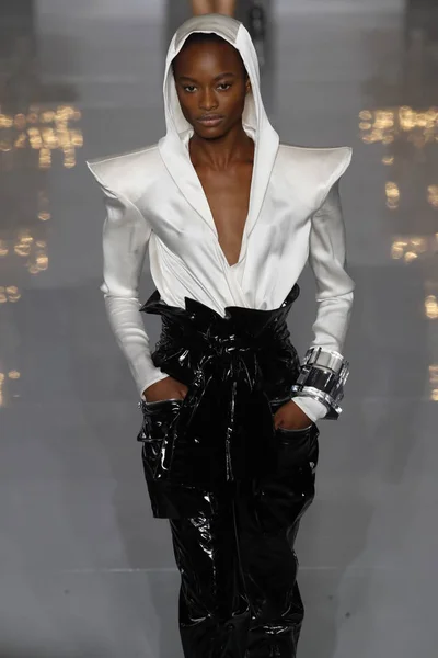 Paris France September Model Walks Runway Balmain Show Part Paris — Stock Photo, Image