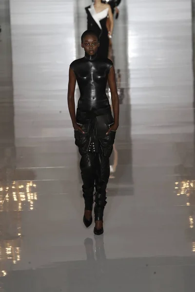 Paris France September Model Walks Runway Balmain Show Part Paris — Stock Photo, Image