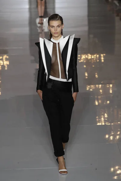 Paris France September Model Walks Runway Balmain Show Part Paris — Stock Photo, Image