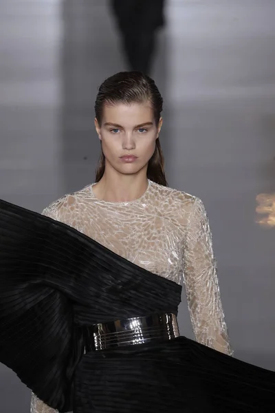 Paříž Francie Září Model Procházky Dráhy Během Balmain Show Jako — Stock fotografie