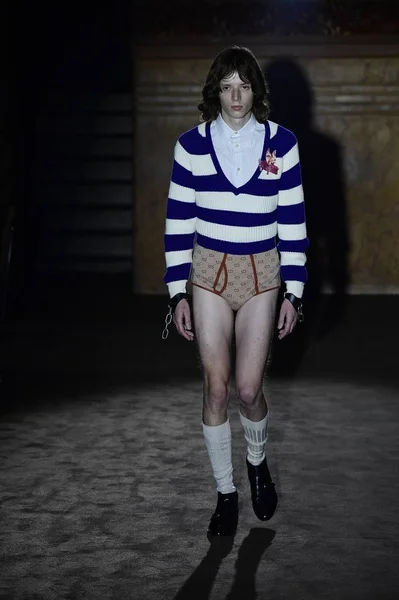 Paris France September Model Walks Runway Gucci Show Paris Fashion — Stock Photo, Image