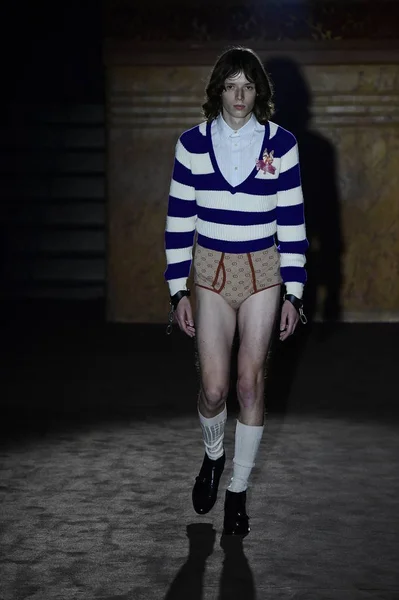 Paris France September Model Walks Runway Gucci Show Paris Fashion — Stock Photo, Image