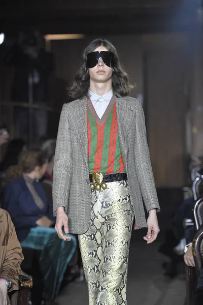 París Francia Septiembre Una Modelo Camina Por Pasarela Espectáculo Gucci — Foto de Stock