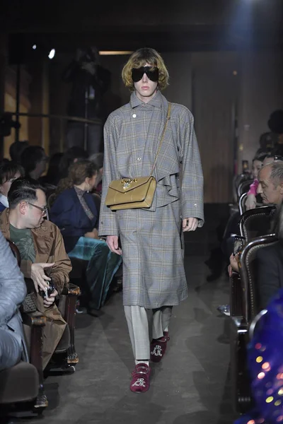 Paris França Setembro Modelo Caminha Passarela Desfile Gucci Durante Paris — Fotografia de Stock