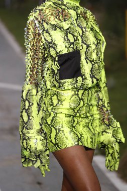 Paris, Fransa - 27 Eylül: Jourdan Dunn pist off-beyaz gösterisi sırasında Paris moda hafta kadın giyim ilkbahar/yaz 2019 kapsamında 27 Eylül 2018 Paris, Fransa'da yürür.