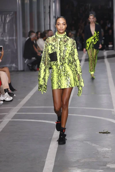 Paris France September Jourdan Dunn Walks Runway White Show Part — Stock Photo, Image