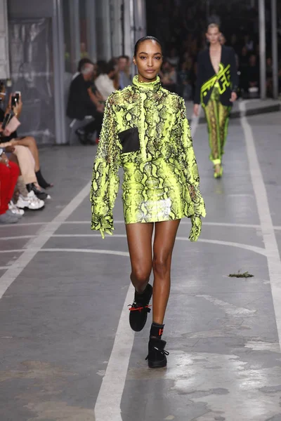 Paris France September Jourdan Dunn Walks Runway White Show Part — Stock Photo, Image