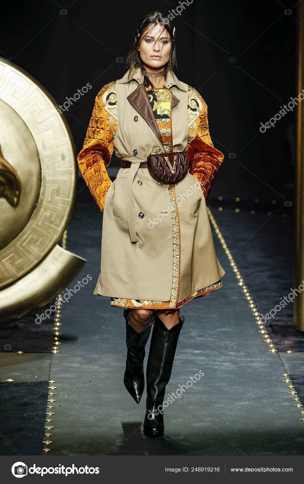 Milán Italia Febrero Shalom Harlow Camina Por Pasarela Espectáculo