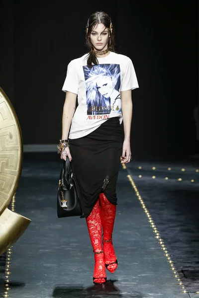 Milan Talya Şubat Vittoria Ceretti Versace Dizide Milan Moda Hafta — Stok fotoğraf
