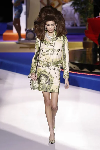 Milan Italië Februari Kaia Gerber Loopt Baan Moschino Show Bij — Stockfoto