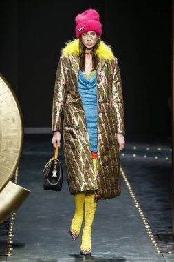 Milan, İtalya - 22 Şubat: Rachel Marx Versace dizide Milan moda hafta sonbahar/kış 2019/20, 22 Şubat 2019, Milano, İtalya pist yürür. 