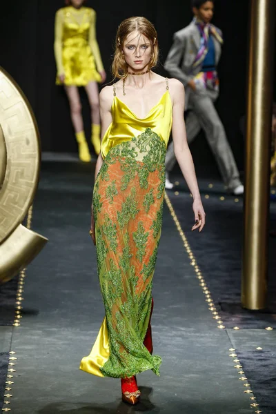 Milan Italy February Rianne Van Rompaey Walks Runway Versace Show — Stock Photo, Image