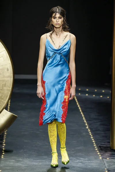 Milan Italy February Mica Arganaraz Walks Runway Versace Show Milan — Stock Photo, Image