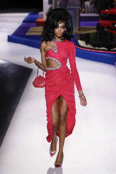 Milán Itálie Února Jourdan Dunn Chodí Dráha Show Moschino Milan — Stock fotografie