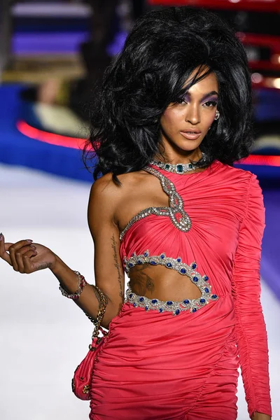 Milan Italië Februari Jourdan Dunn Loopt Baan Moschino Show Bij — Stockfoto