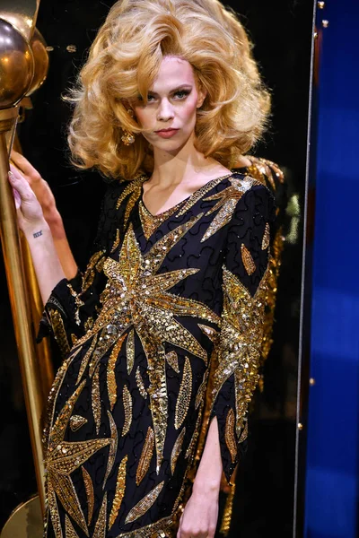 Milan Talya Şubat Lexi Boling Moschino Göstermek Milan Moda Hafta — Stok fotoğraf