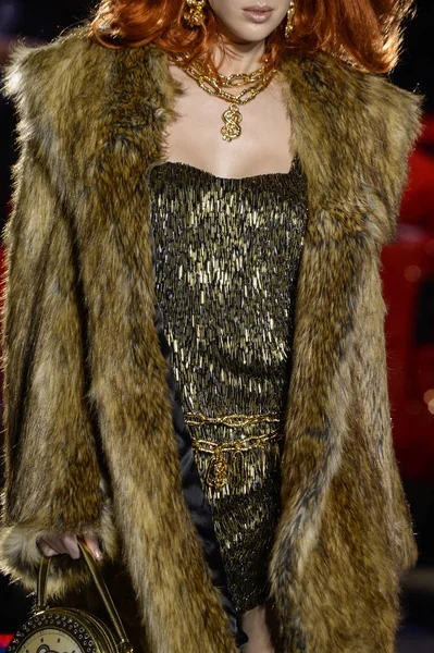 Milan Talya Şubat Manken Moschino Göstermek Milan Moda Hafta Sonbahar — Stok fotoğraf