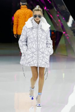 Milan, İtalya - 20 Şubat: Manken Byblos dizide Milan moda hafta sonbahar/kış 2019/20, 20 Şubat 2019, Milano, İtalya pist yürür. 