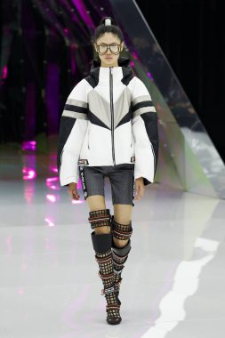 Milan, İtalya - 20 Şubat: Manken Byblos dizide Milan moda hafta sonbahar/kış 2019/20, 20 Şubat 2019, Milano, İtalya pist yürür. 